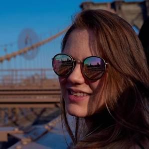 Meet your Posher, Larissa